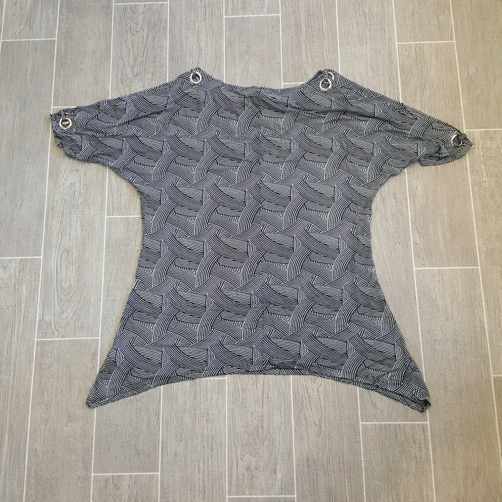 Cable of Gauge Cold Shoulder Top - Picture 2 of 7